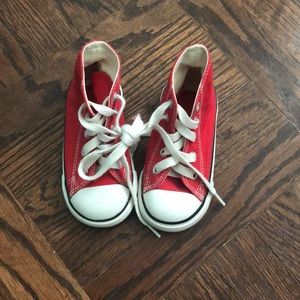 Like new red Converse, size 6